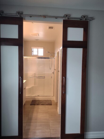 Building Photo - 982 Sweetbriar Ln