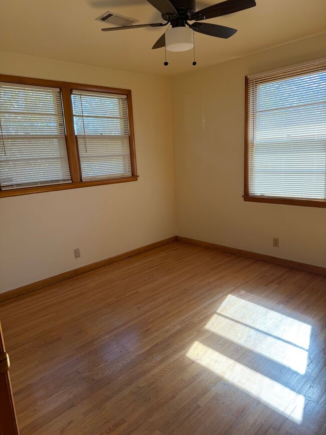 Building Photo - 4 bd 2 ba including a basement apartment in a great East Nashville location