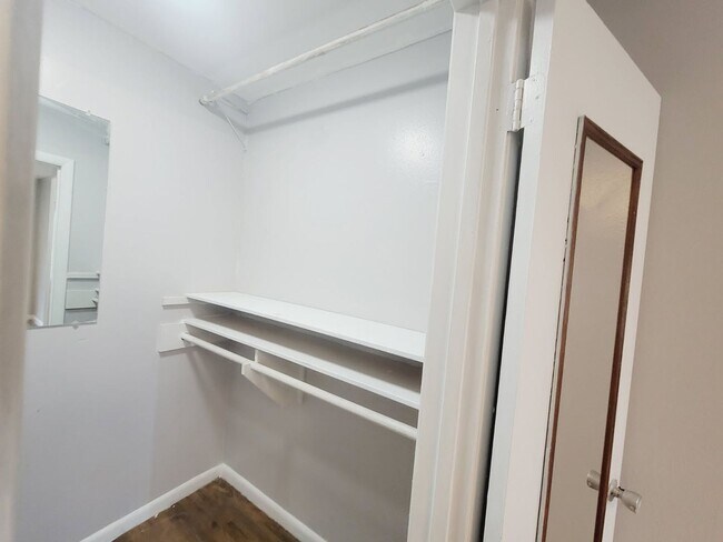 Building Photo - UPDATED 1/1 in Walkable Location w/ Solid Floors, Community Pool, & Washer/Dryer! Avail NOW for $...
