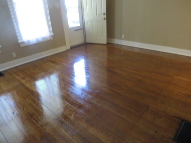 Building Photo - Two Bedroom Home with a bonus room/3rd bedroom in Historic District (Williams-Woodland Historic P...