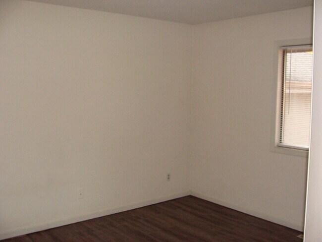 Building Photo - Bradford Place 2 Bedroom Condo