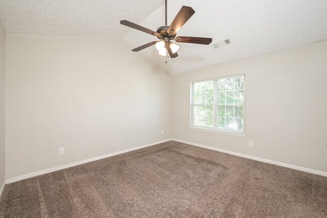 Building Photo - 154 Springbottom Dr SE