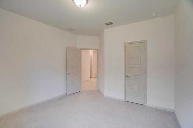 Building Photo - 5616 Monrovia Ln