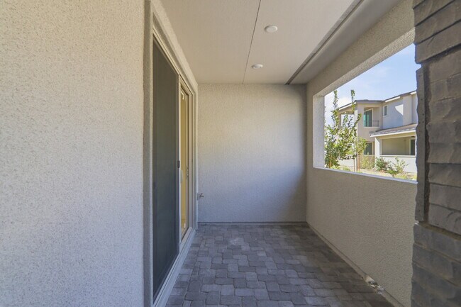 Building Photo - Experience refined living in this beautifully appointed 3-bedroom, 2.5-bathroom townhome spanning...