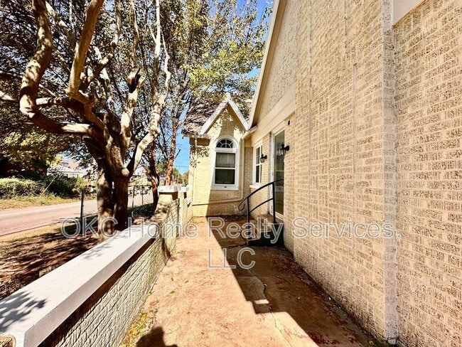 Building Photo - 1947 NW 20th St