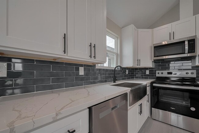 Building Photo - 837 22nd St