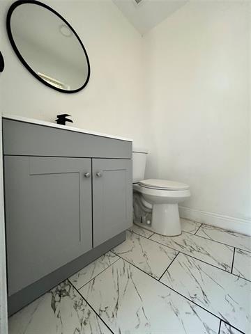 Building Photo - 15140 Oakwood Ln