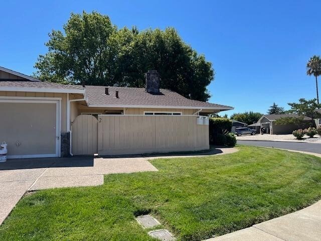 ENTRY GATE TO UNIT 2 - 4632 Rishell Ct