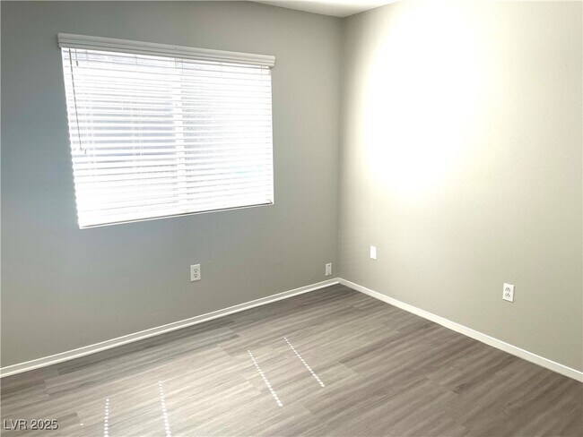 Building Photo - 564 Pomerol Ave