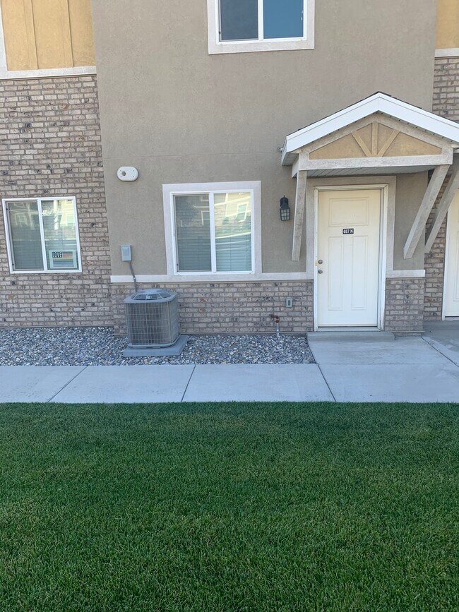 Building Photo - 687 N 30 E