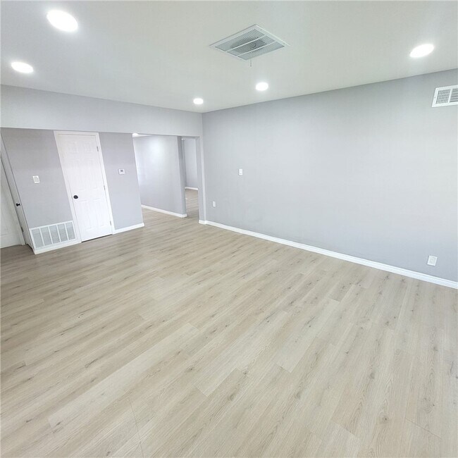 Building Photo - 5651 Radford Ave