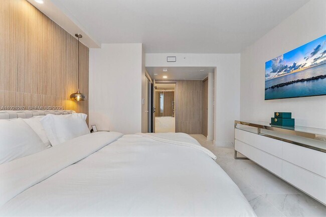 Building Photo - 2080 S Ocean Dr