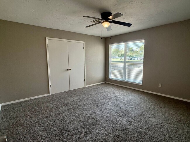 Building Photo - Updated 3 Bed 2 Bath Duplex in NW OKC