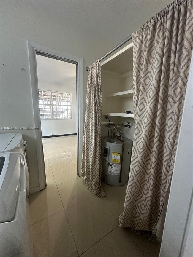 Building Photo - 2421 N 57th Terrace