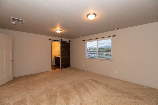 Building Photo - Beautiful Home in Midvale!