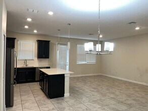 Building Photo - 3 bed 2.5 bath townhouse for rent