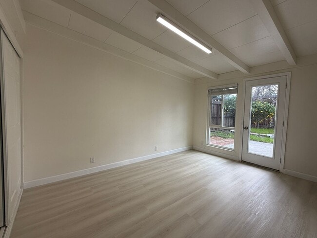 Building Photo - 2598 Dixon Dr