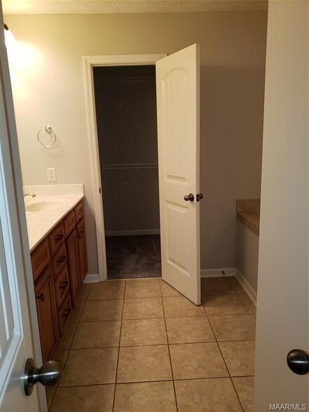 Building Photo - 8708 Lindsey Ln