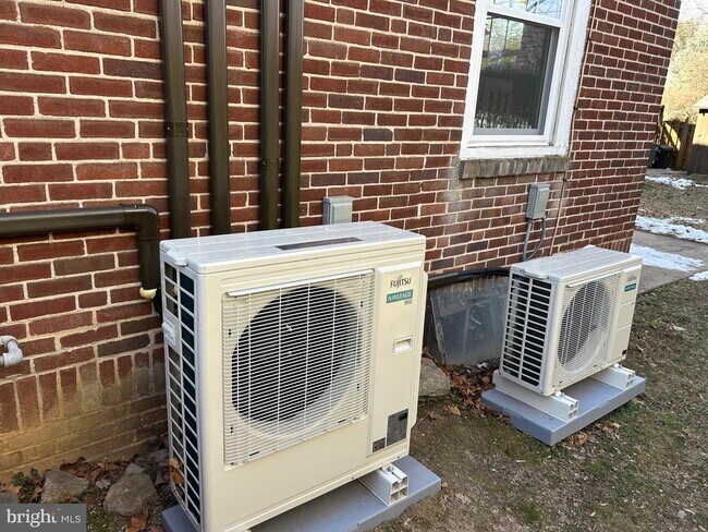 Building Photo - 1407 Delaware Ave