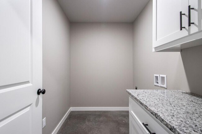 Building Photo - 106 Hemlock Ave