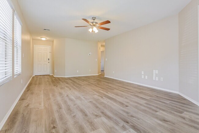 Building Photo - 2300 E Gleneagle Dr