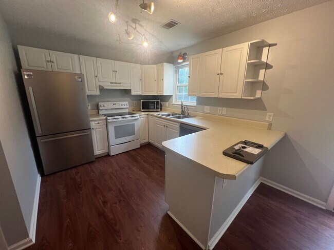 Building Photo - Lovely 3 bed 2 bath house on Ruth St.!