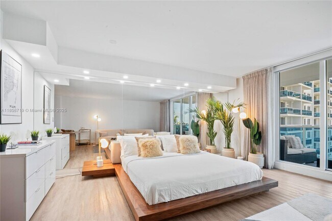 Building Photo - 2301 Collins Ave