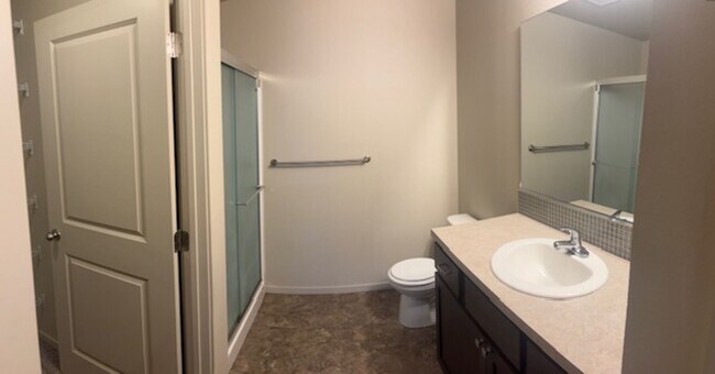 Building Photo - Moen Fields 3 Bed 3 Bath Garden Townhome a...