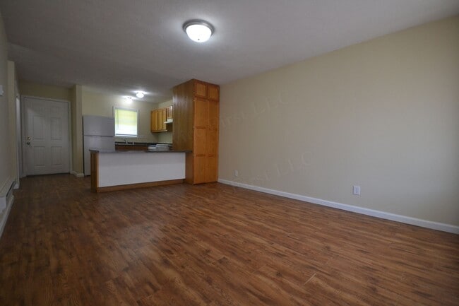 Building Photo - 2 Bed 1 Bath Apartment Bolivar Mo in unit Laundry!!