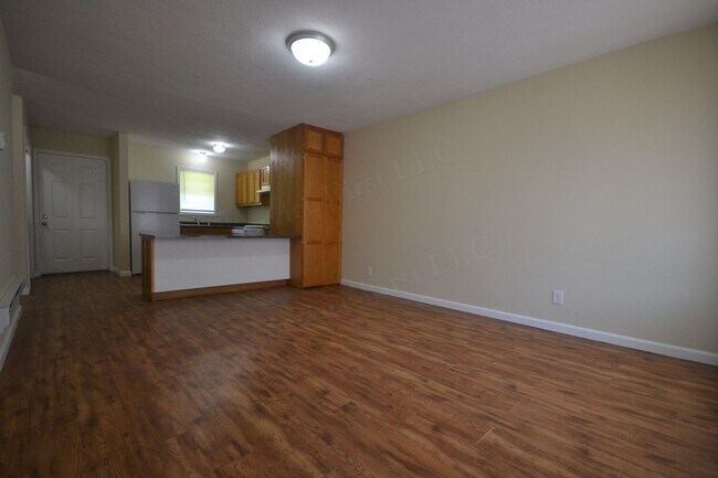 Building Photo - Bolivar MO 2 Bed 1 Bath Apartment