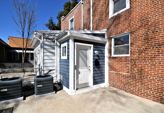 Primary Photo - 674 High St