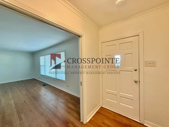 Building Photo - Charming 3 Bedroom, 2 Bathroom Home!