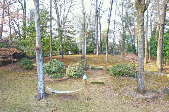 Building Photo - 998 Ferncliff Rd NE