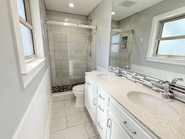 Building Photo - Beautiful 4 Bedroom Pool Home - Scenic Hei...