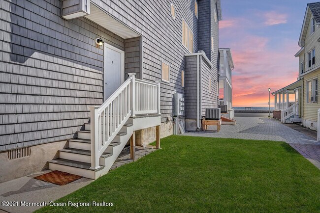 Building Photo - 903 Ocean Ave N