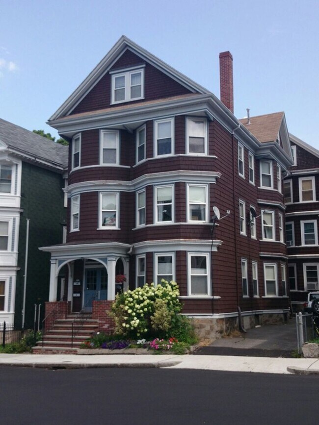 Building Photo - 122 Calumet St