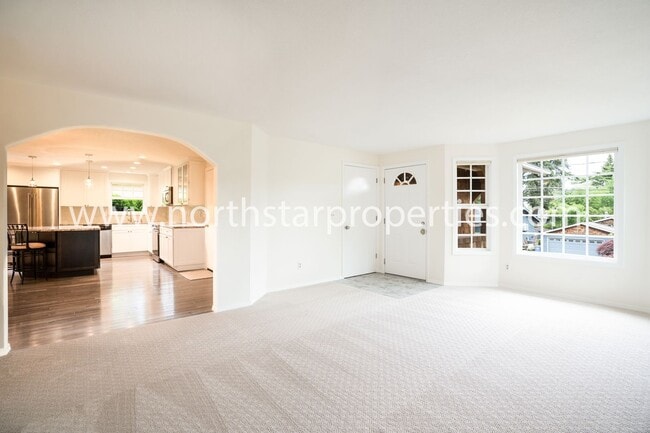 Building Photo - Impeccable Multnomah Village Bungalow