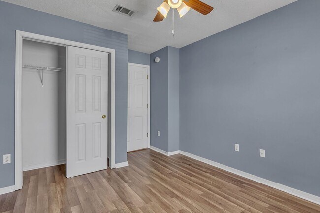 Building Photo - Destin 3 Bedroom Townhome with a Garage!