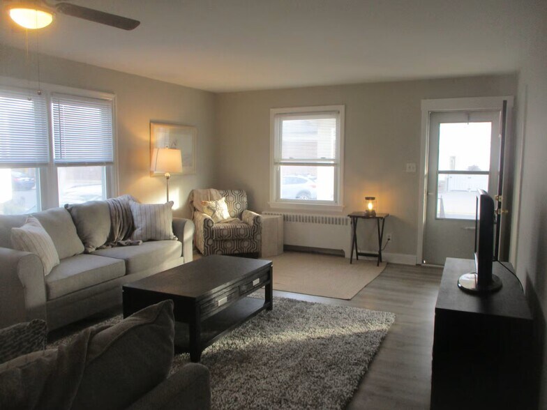 Living Room - 11 S Gladstone Ave