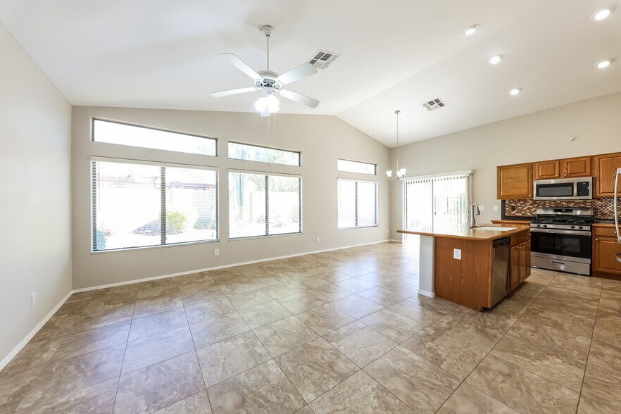 Building Photo - 3556 W Warren Ln