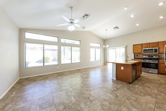 Building Photo - 3556 W Warren Ln