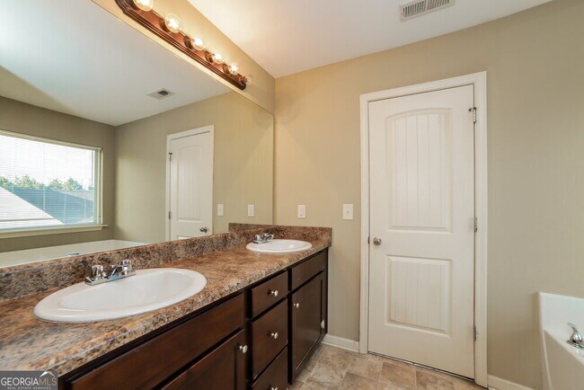 Building Photo - 67 Hamil Ct NW