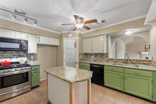 Building Photo - 14947 Heritage Wood Dr