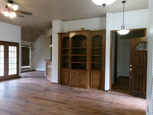 Building Photo - Pets Negotiable with Owner Approval!