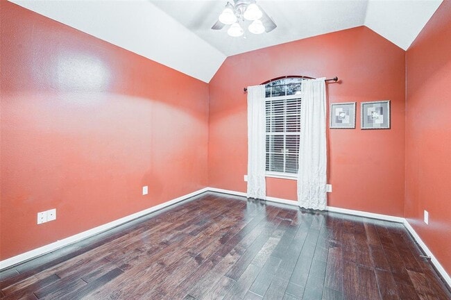 Building Photo - 815 Pointe Loma Dr