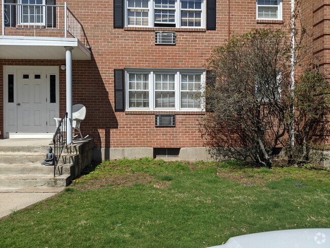 Building Photo - 25 Grandview Dr