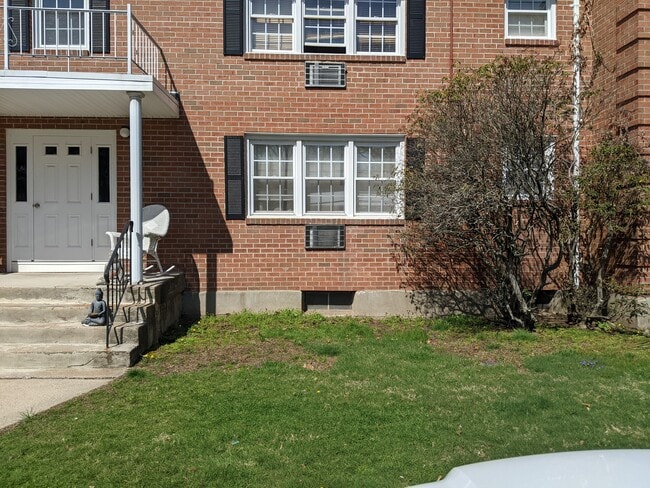 Primary Photo - 25 Grandview Dr