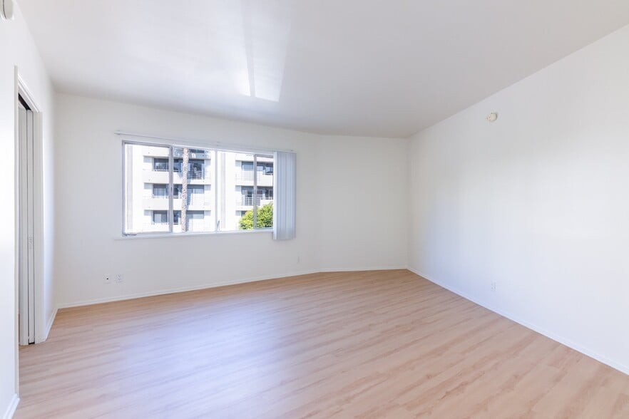 Building Photo - 667-669-669 Levering Ave