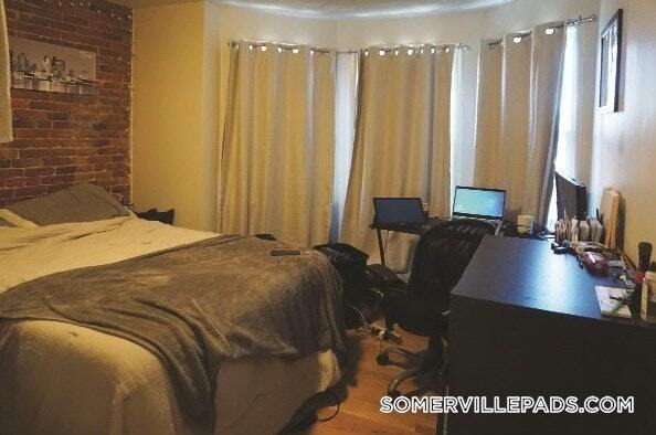 Building Photo - 164 Broadway