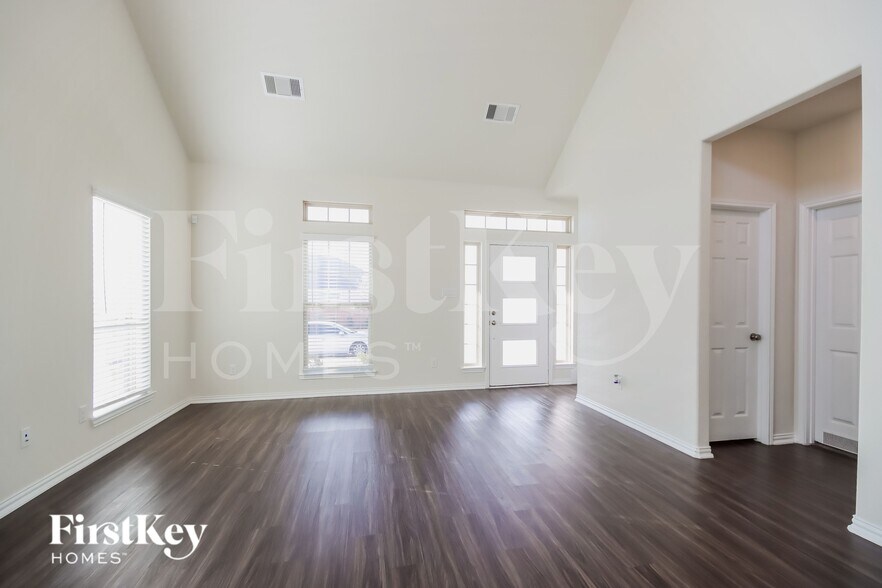 Building Photo - 12543 Highgrove Springs Dr